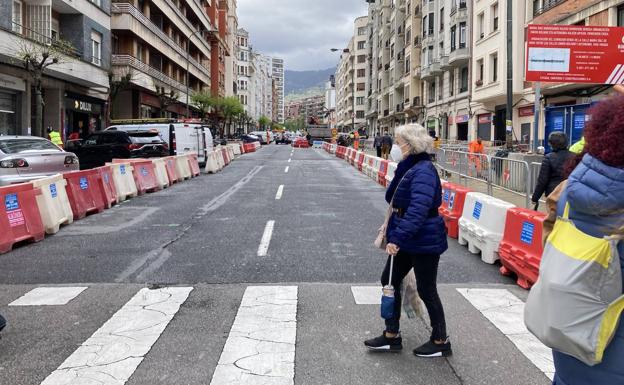 La calle María Díaz de Haro pierde sus aparcamientos a medida que